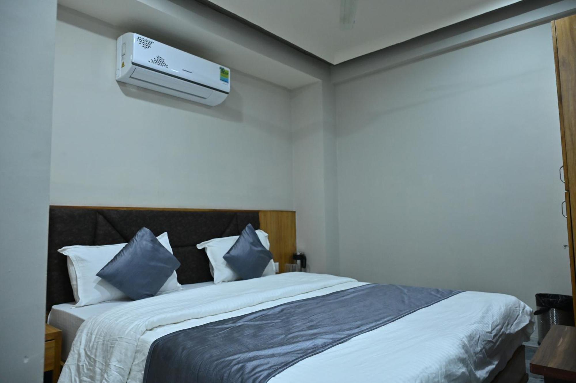 Hotel Sury Villa Ahmedabad Exterior foto