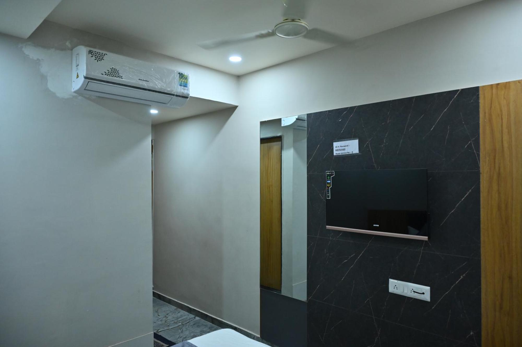 Hotel Sury Villa Ahmedabad Exterior foto