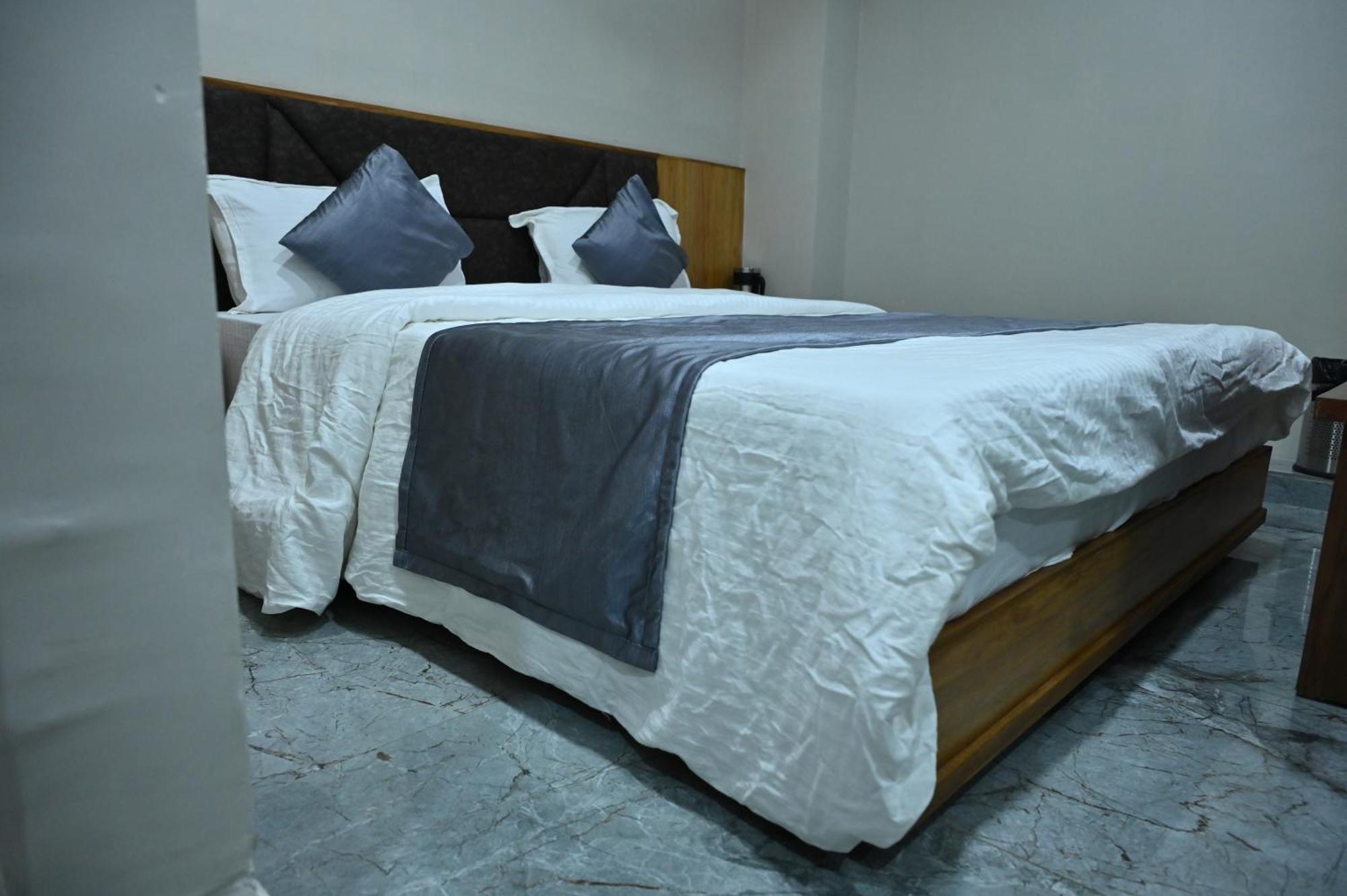 Hotel Sury Villa Ahmedabad Exterior foto